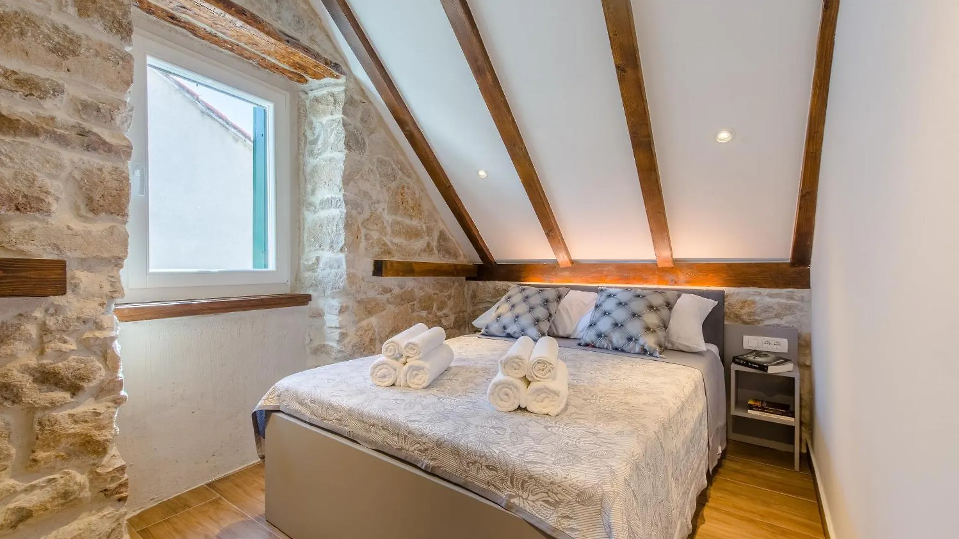 Luxury Apt Petra In 400 Year Old Stone House 4+2 Split 0*,