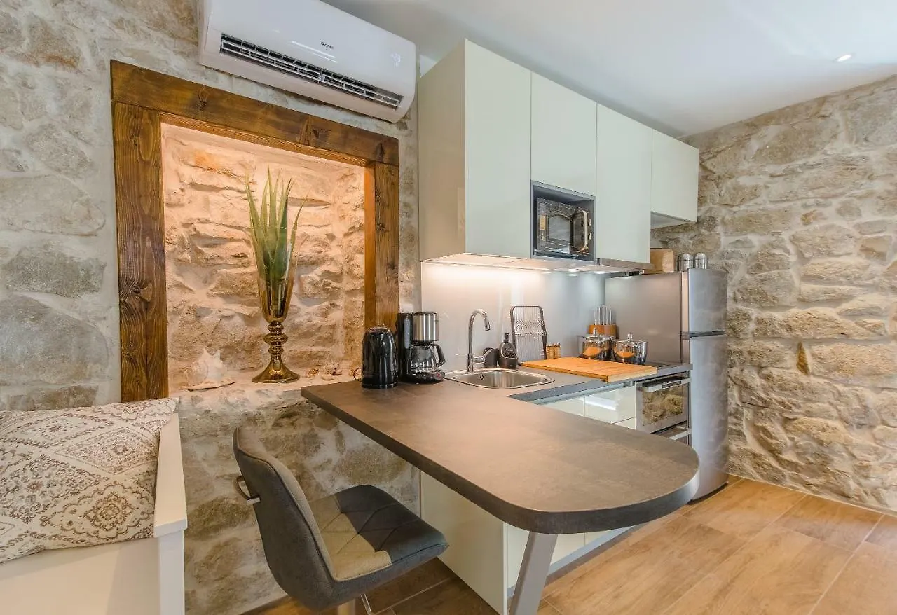 Luxury Apt Petra In 400 Year Old Stone House 4+2 Split