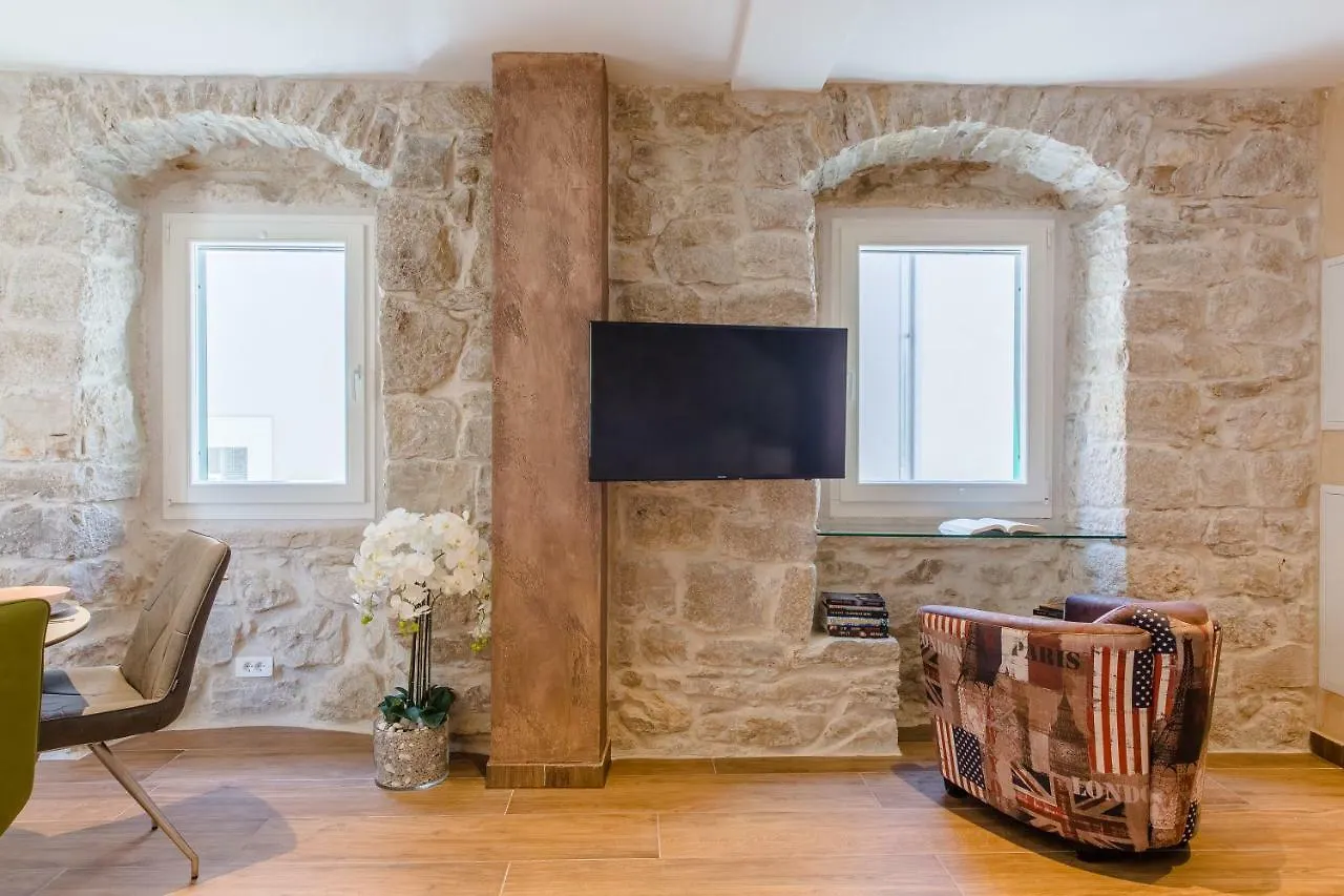 Appartement Luxury Apt Petra In 400 Year Old Stone House 4+2 Split