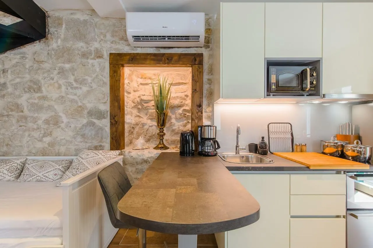 Appartement Luxury Apt Petra In 400 Year Old Stone House 4+2 Split