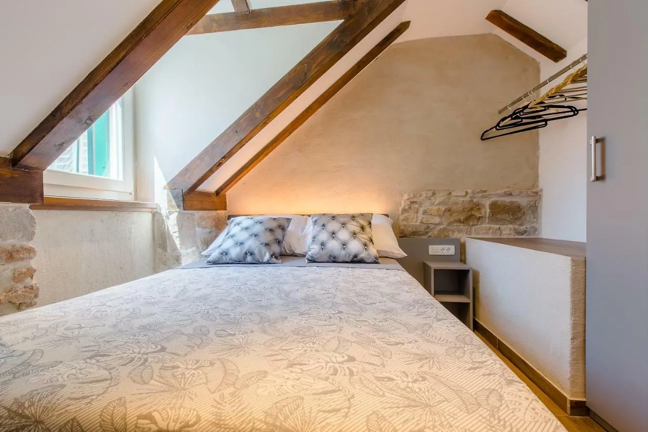 Luxury Apt Petra In 400 Year Old Stone House 4+2 Split 0*,  Croatia